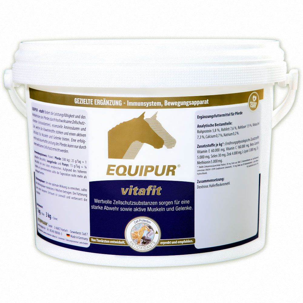 Weißer Eimer mit Etikett. Aufschrift: EQUIPUR vitafit. Gezielte Ergänzung für Immunsystem, Bewegungsapparat. Enthält wertvolle Zellschutzsubstanzen.