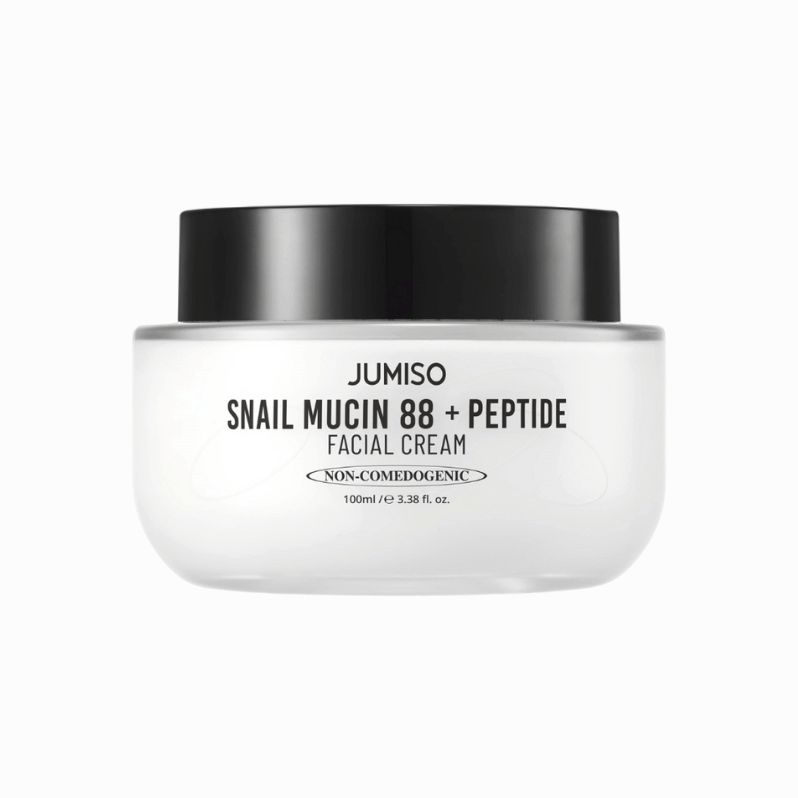 Creme-Tiegel mit schwarzem Deckel. Aufschrift: Jumiso Snail Mucin 88 + Peptide Facial Cream. Nicht komedogen.
