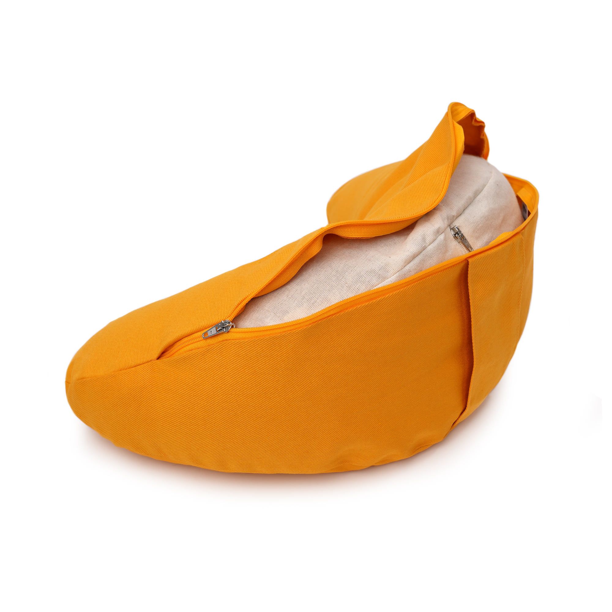 Gelber Bezug des Yogabox Glückssitz® Kissens geöffnet, Einlage sichtbar.