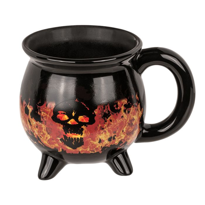 Tazza in ceramica nera con manico e tre piedi. Design teschio-fiamme. OOTB.