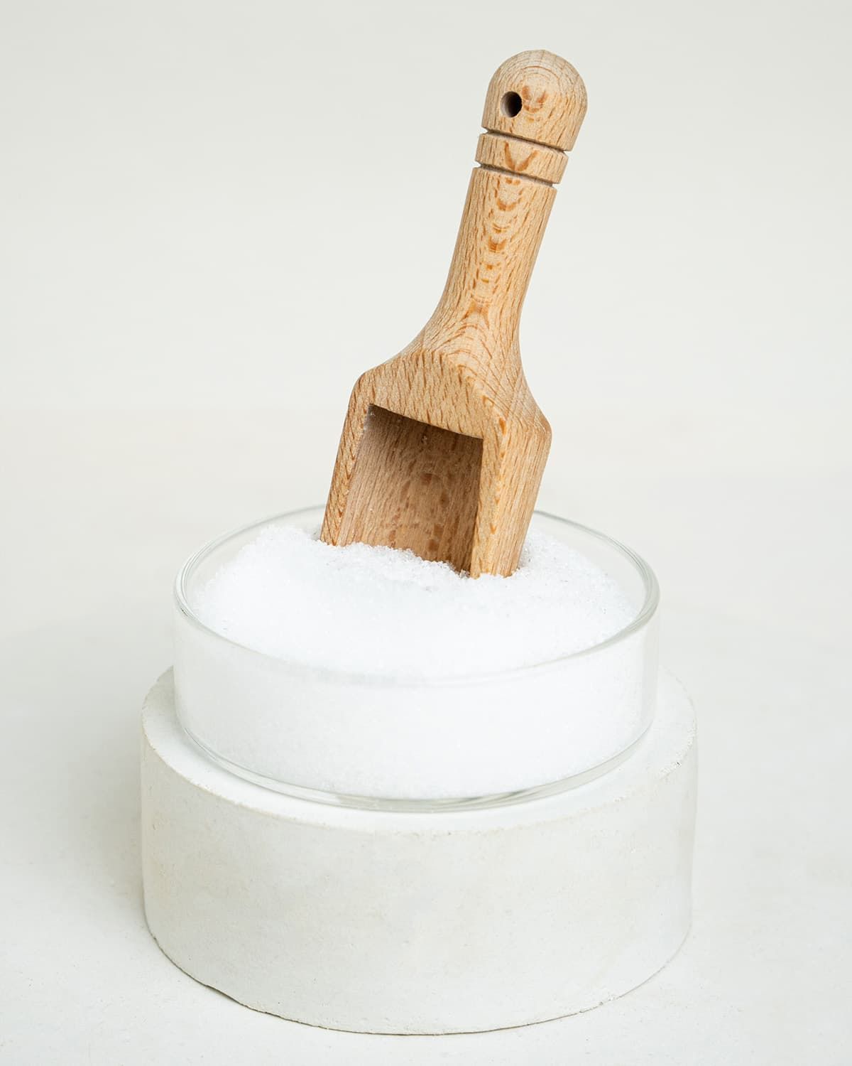 Verpackung N-Acetyl L-Cystein Pulver von buxtrade. Enthält eine Holzschaufel.