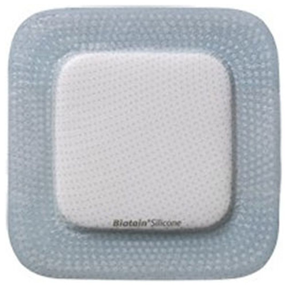 Quadratischer Wundverband mit Silikon. Weißer Kern, blauer Rand. BIATAIN® Silicone.