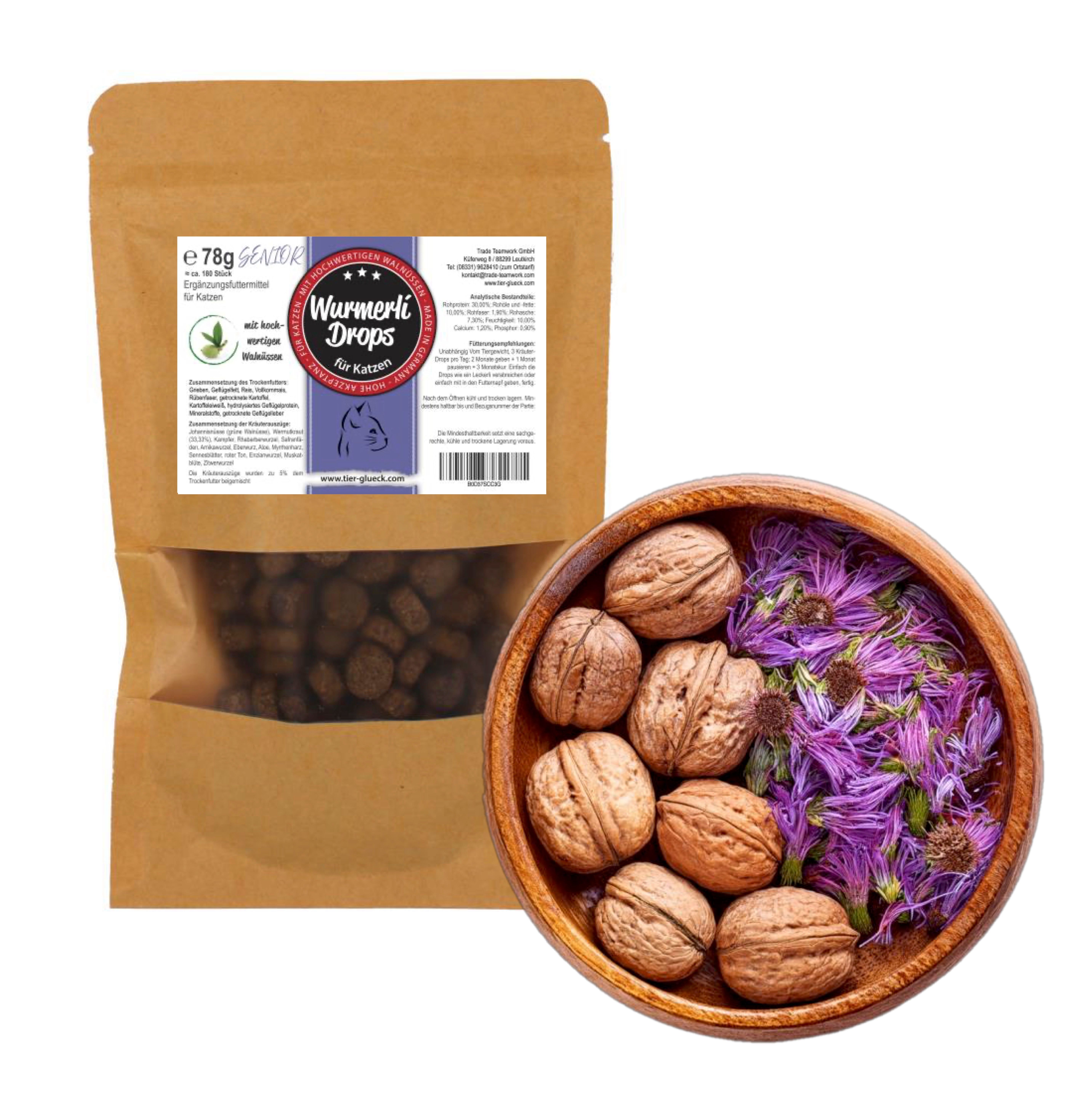 Beutel mit Katzen-Leckerlis und Schale mit Walnüssen und Blüten. Aufdrucke: 'Wurmerli Drops für Katzen', 'Senior'.