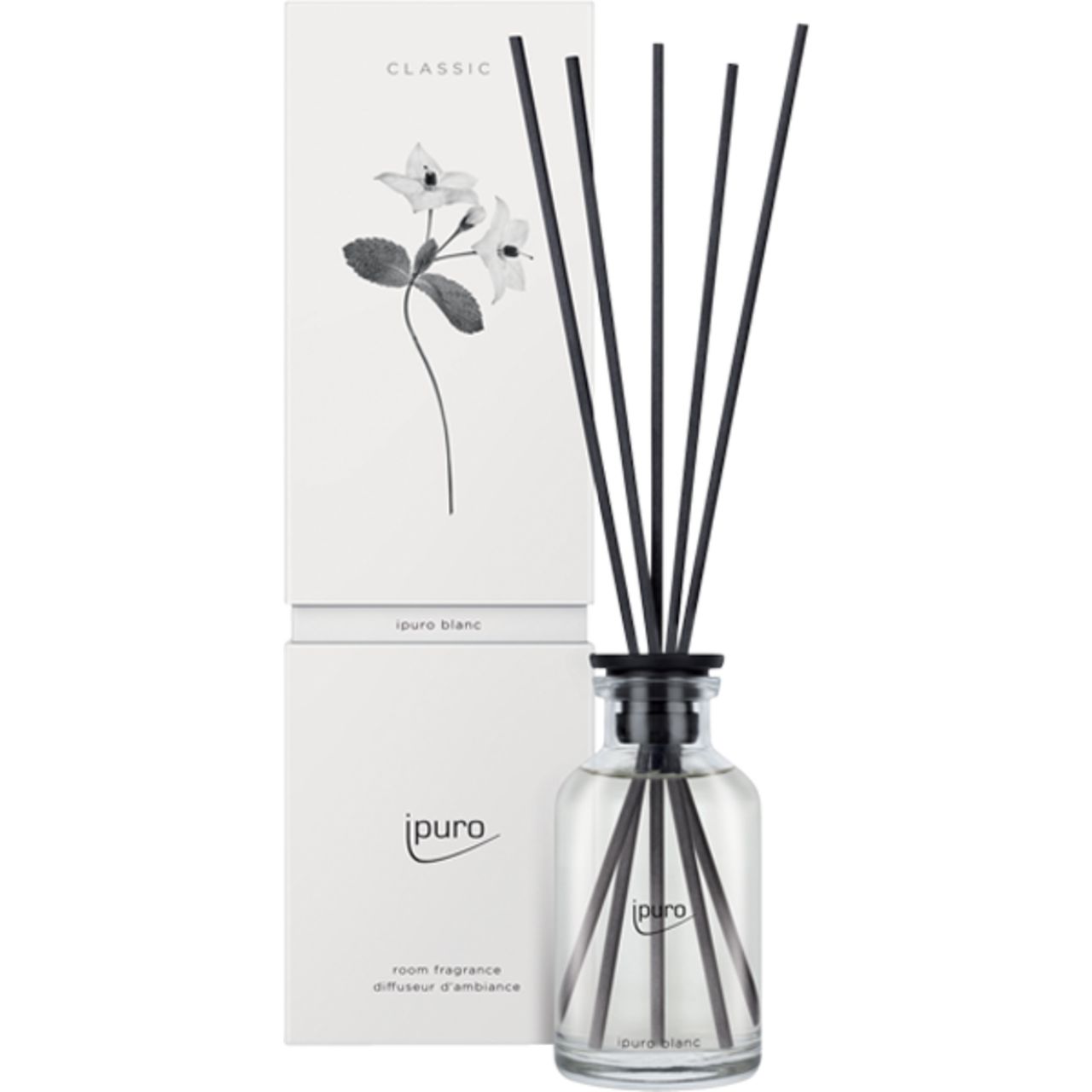 Raumduft-Set mit Glasflakon, schwarzen Stäbchen und Verpackung. Aufschrift: Ipuro, Classic Blanc.