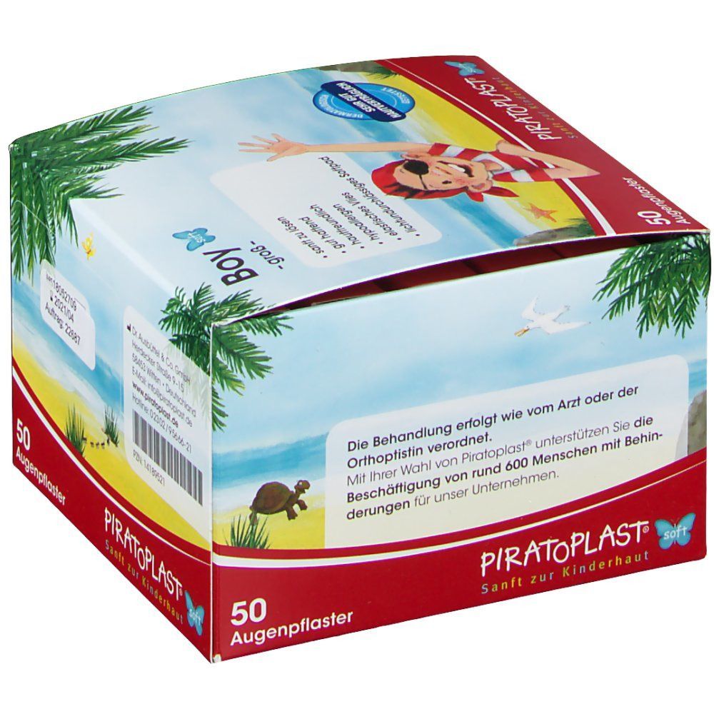 Karton mit 50 Augenpflastern. Aufdruck: PIRATOPLAST® Boy soft groß. Illustration eines Piratenjungen. Text über die Behandlung.
