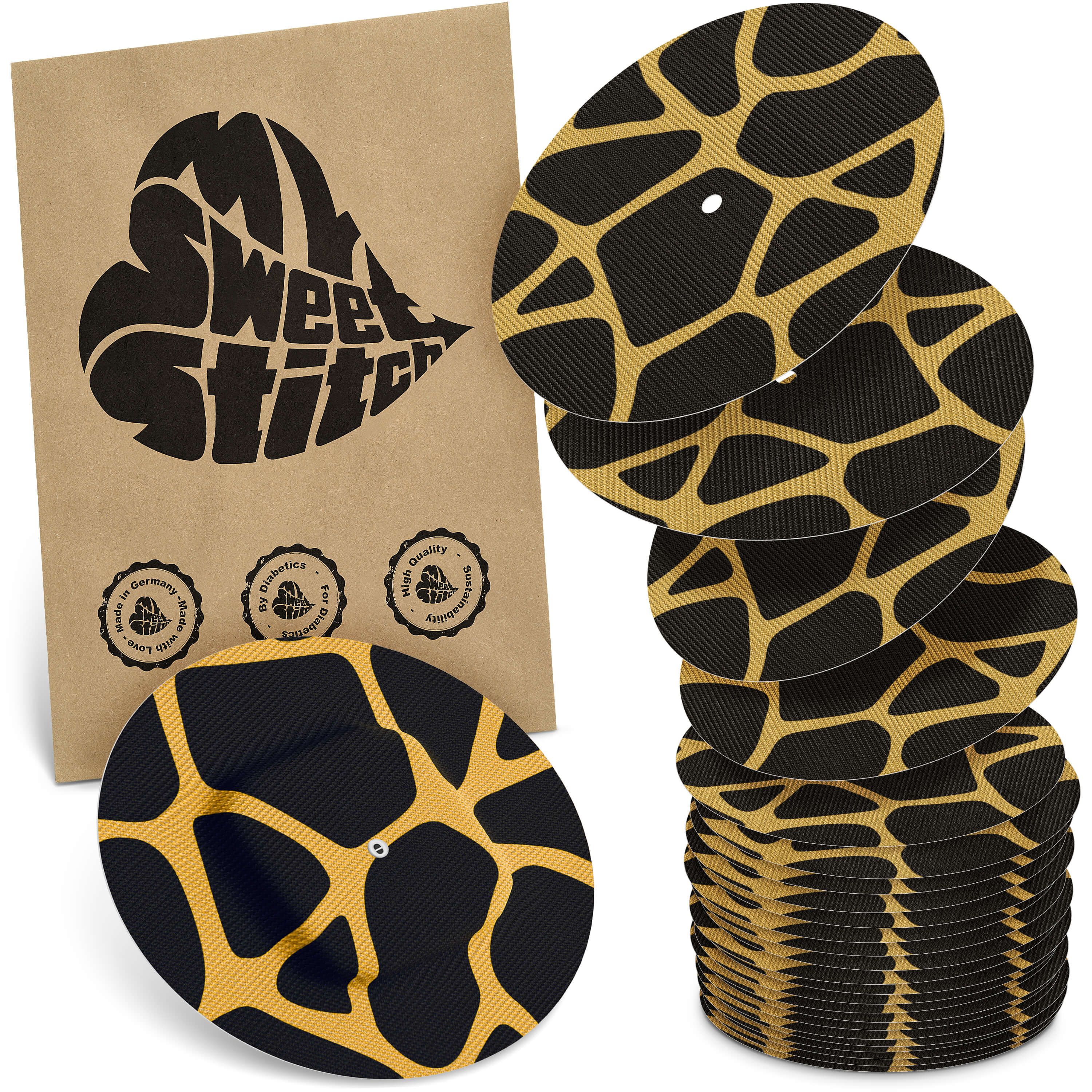 Runde Pflaster mit schwarzem und gelbem Muster. Verpackung mit Logo "MySweetStitch". Siegel mit Text. Stapel von Pflastern.
