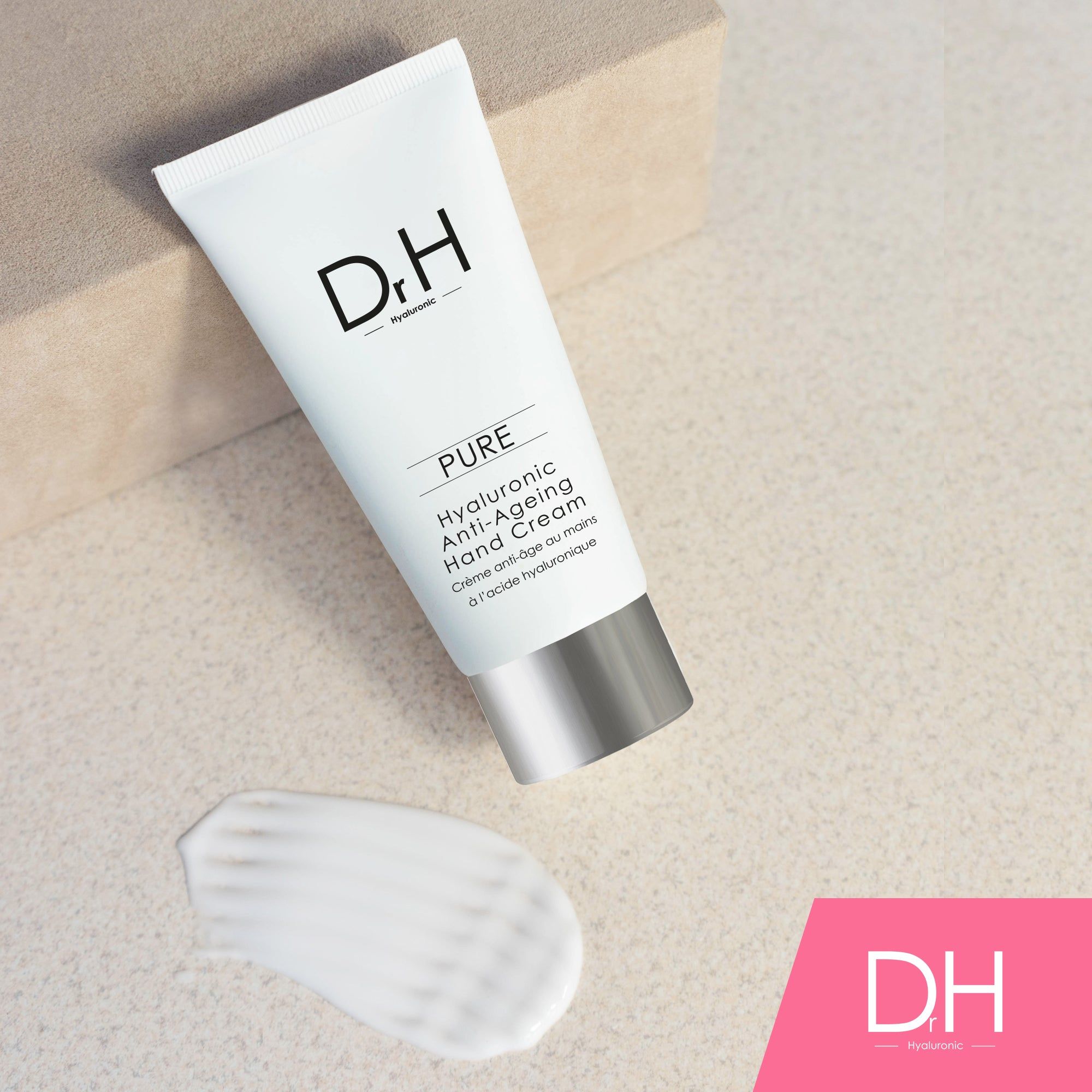 Tube und Creme-Klecks. Aufschrift: Dr. H, Pure, Hyaluronsäure Anti-Aging Handcreme. Creme-Klecks.