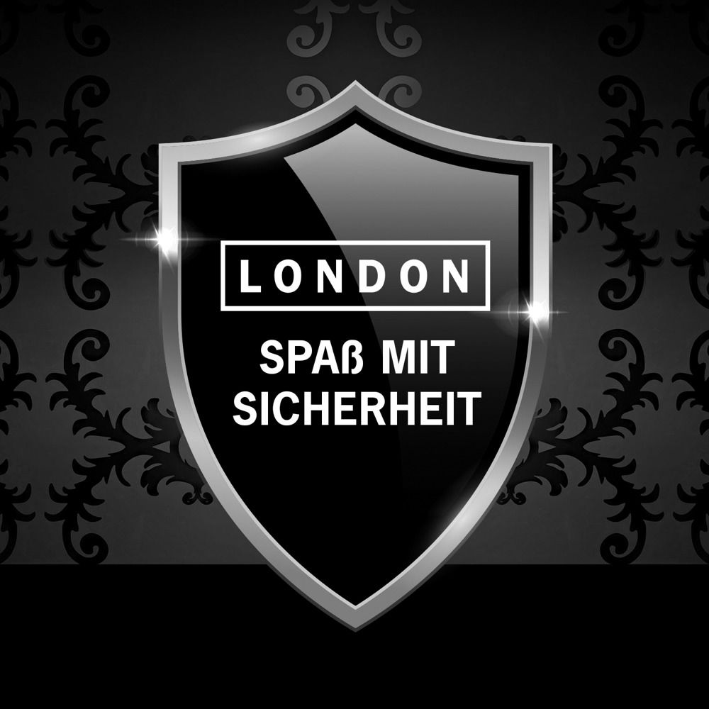 Schwarzes Schild mit „LONDON“ und „SPASS MIT SICHERHEIT“. Hintergrund mit floralem Muster.