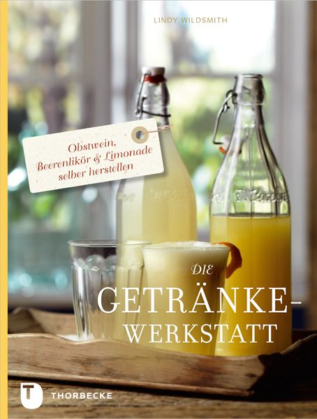 Buchcover mit dem Titel „Die Getränke-Werkstatt“. Gezeigt werden Flaschen, Gläser und Getränke auf einem Tablett. Der Autor ist Lindy Wildsmith.