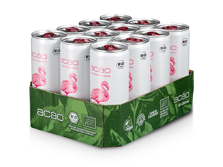Karton mit 12 Dosen Acáo Bio Energy Drink Pink Grapefruit. Jede Dose zeigt einen Flamingo und das Logo.