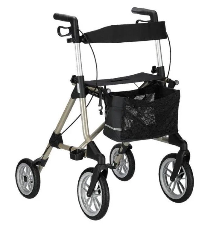 Rollator mit vier Rädern, Sitzfläche und Korb. Silberfarbener Rahmen, schwarze Sitzfläche und Korb. Griffe.