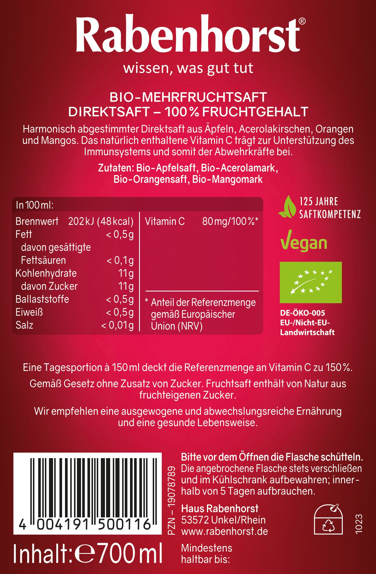 Rückseite einer Glasflasche. Etikett mit Nährwertangaben, Text: "BIO-Mehrfruchtsaft", "Vegan"-Siegel und "125 Jahre Saftkompetenz".