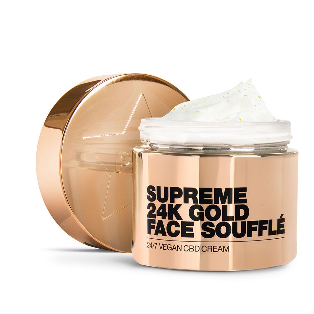 Offener goldfarbener Tiegel mit Creme. Schwarzer Text: Supreme 24K Gold Face Soufflé. 24/7 Vegan CBD Cream. Deckel daneben.
