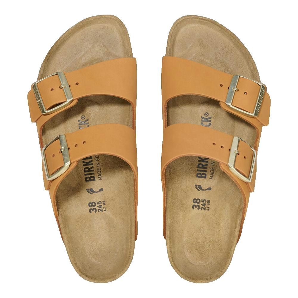 Sandali Birkenstock Arizona, vista dall'alto. Pelle color senape, due fibbie, plantare in sughero, taglia.