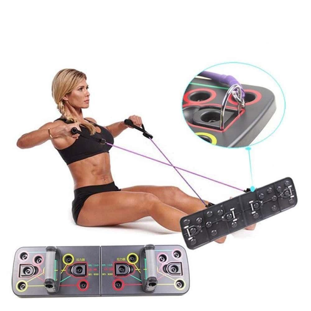 Sport-Knight® Push-up-Board, schwarz, mit farbigen Markierungen und Griffen. Frau trainiert mit Widerstandsbändern. Nahaufnahme.