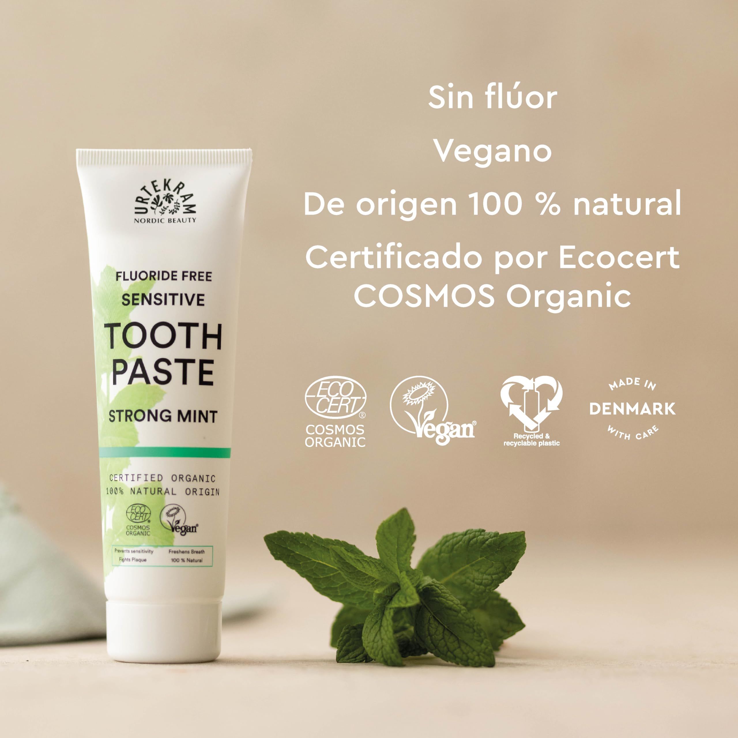 Weisse Zahnpasta-Tube mit grüner Schrift. Aufschrift: Fluoridfrei, Sensitive, Zahnpasta, Strong Mint. ECOCERT-Zertifizierung, Vegan.