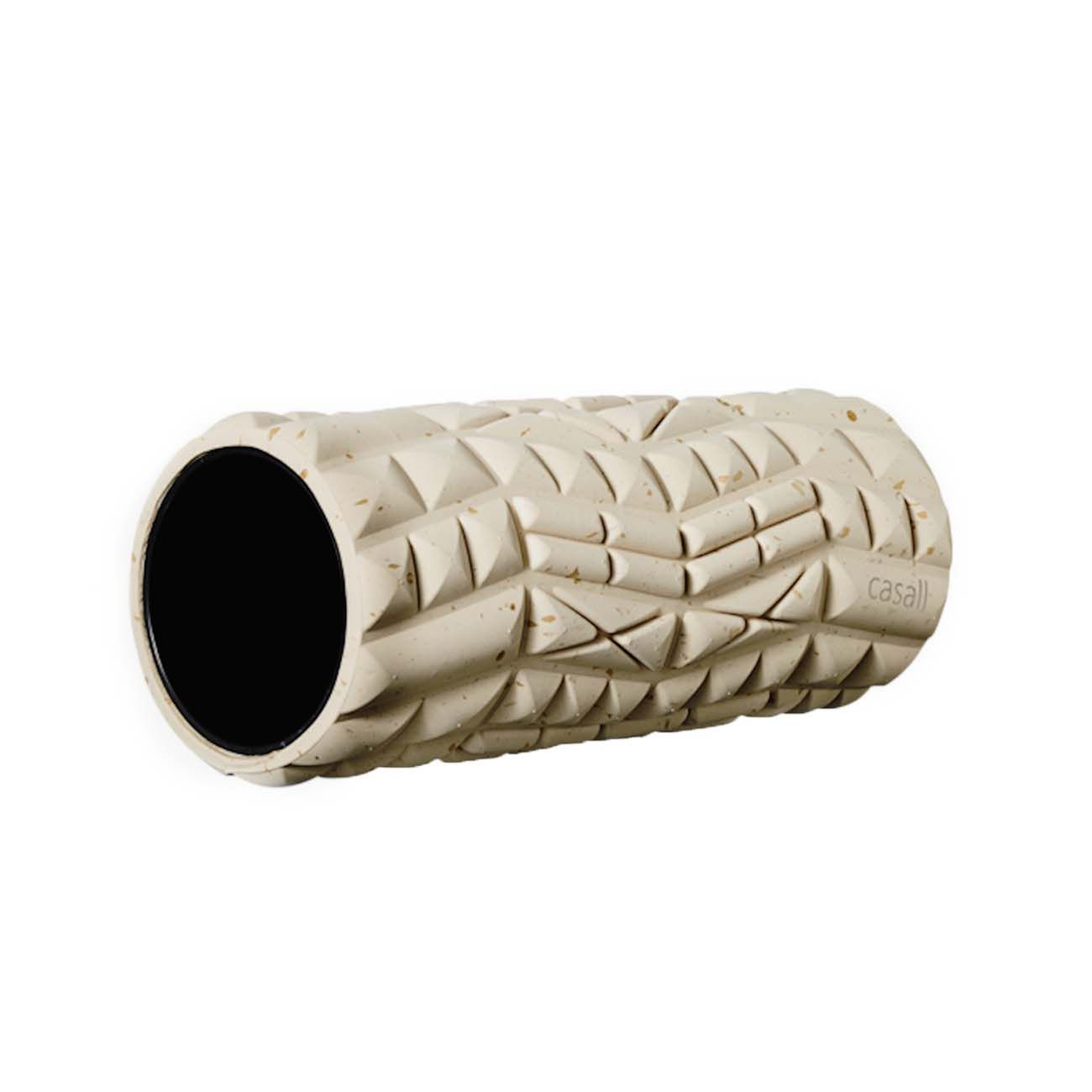 Faszienrolle aus Bambus. Beige mit schwarzem Innenraum. Oberfläche mit geometrischem Muster. Marke: casall.