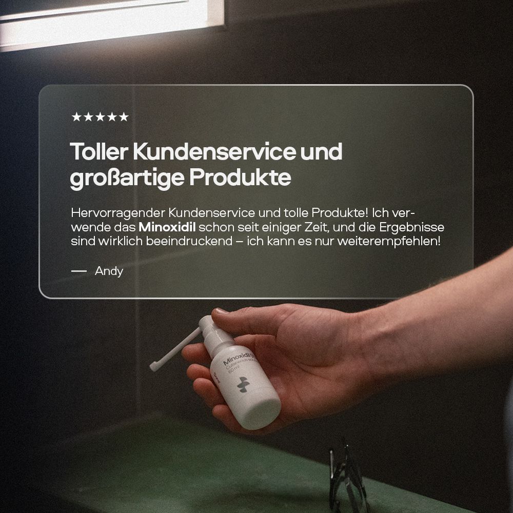 Person hält Minoxidil-Flasche. Text: Toller Kundenservice und großartige Produkte. Zitat von Andy.