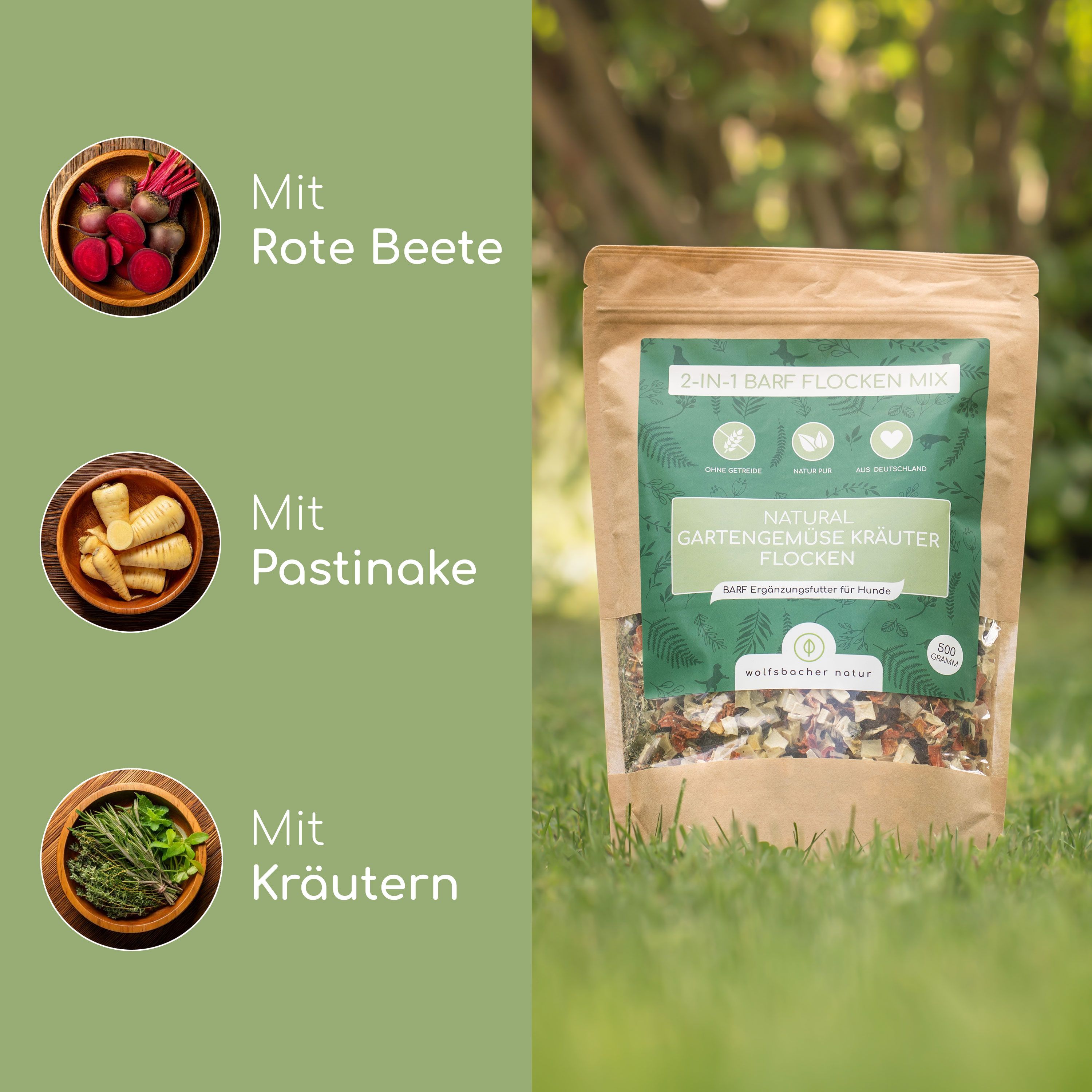 Beutel "Natural Gartengemüse Kräuter Flocken" neben Schalen mit Rote Bete, Pastinake und Kräutern. Grüner Hintergrund.