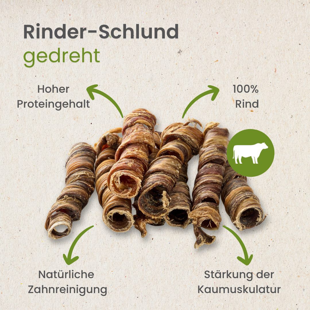 Getrocknete Rinderlungen, gedreht, auf einem Holzstamm.