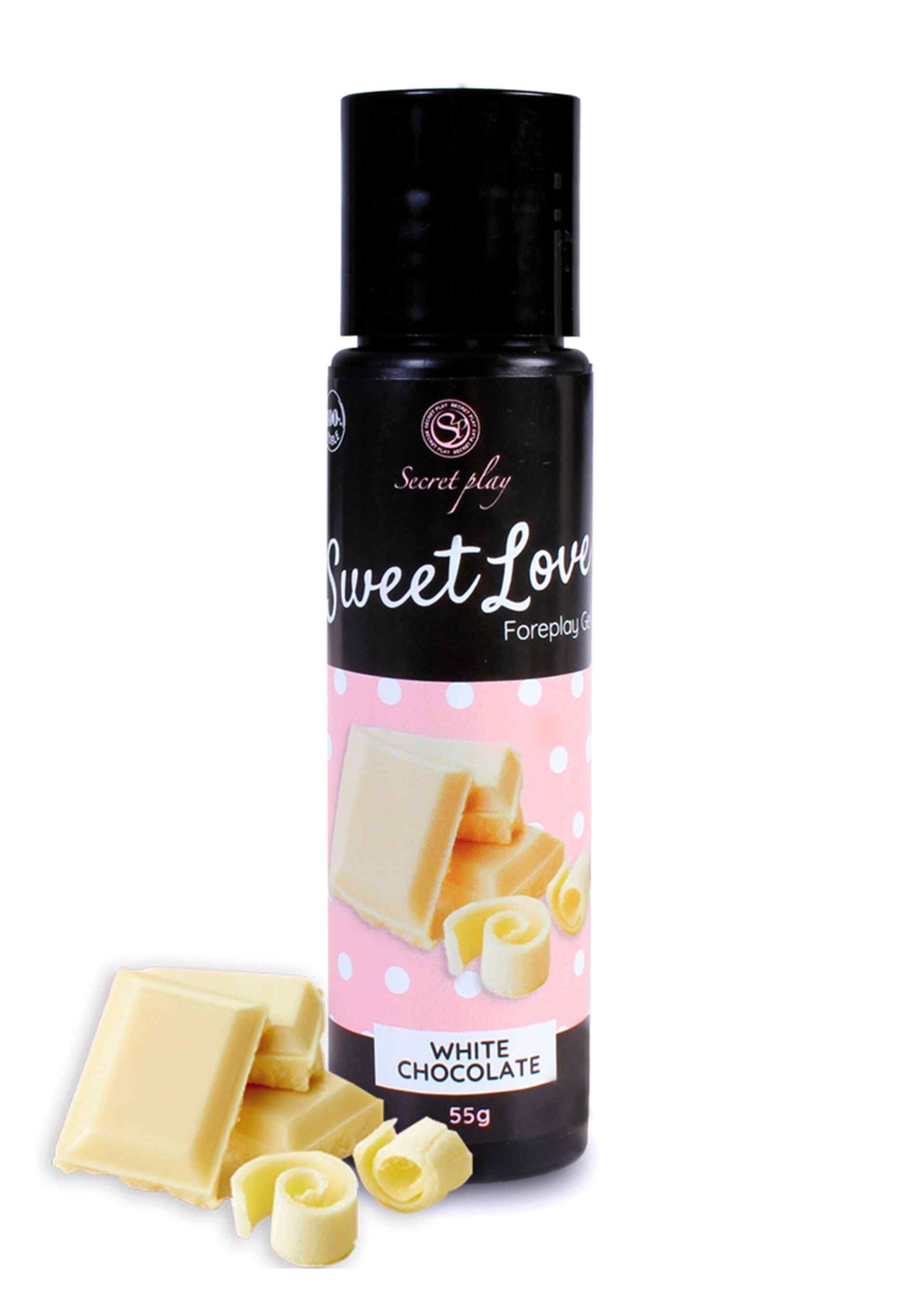Schwarze Flasche mit weißem Etikett. Sweet Love Foreplay Gel. Abbildung von weißer Schokolade. Weiße Schokoladenstücke.