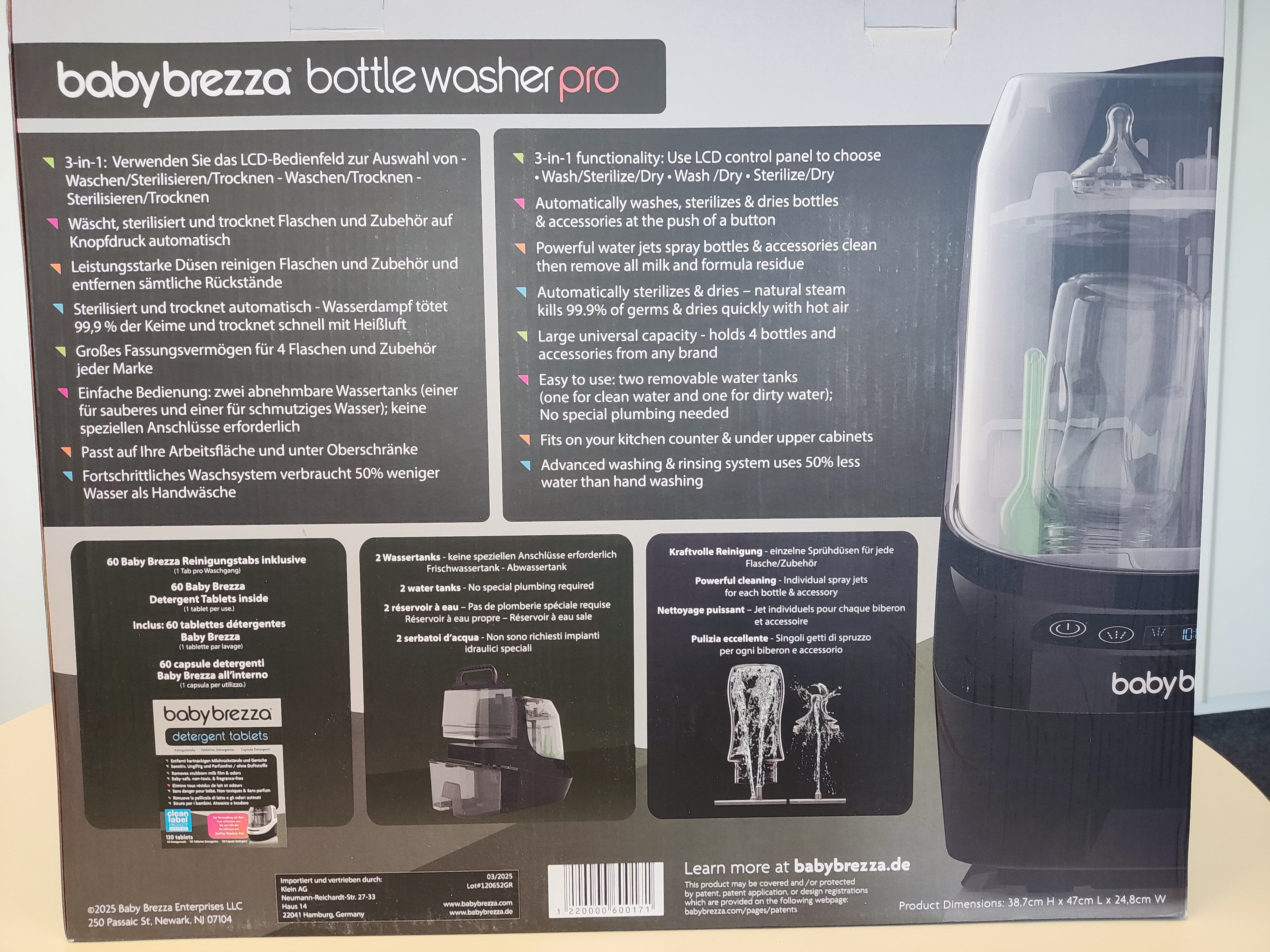 Rückseite der Produktverpackung. Text und Abbildungen des Geräts. Babybrezza-Logo. Produktname: bottle washer pro.
