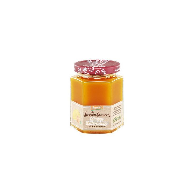 Sechseckiges Glas mit Mango-Bitterorange Fruchtaufstrich. Roter Deckel mit Muster. Etikett mit Produktinformationen.