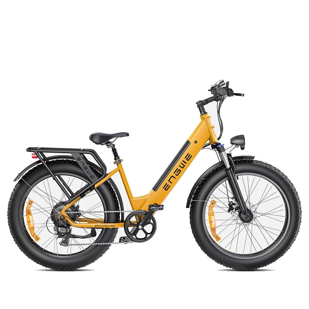 Gelbes E-Bike mit schwarzen Reifen, Gepäckträger und Scheinwerfer. Marke ENGWE.