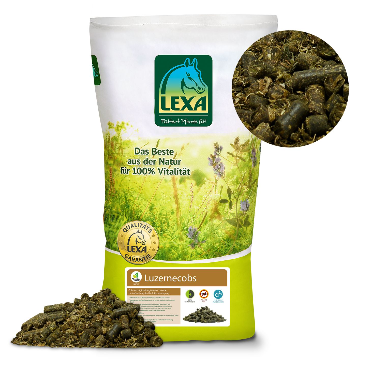 Sack LEXA Luzernecobs. Grün-weiße Verpackung mit Logo und Produktabbildung. Kleie-ähnliches Produkt, Nahaufnahme.