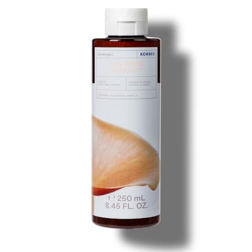 KORRES Duschgel-Flasche, weißer Deckel, Etikett mit Produktnamen und Inhaltsstoffen. Braune Flüssigkeit, 250 ml.