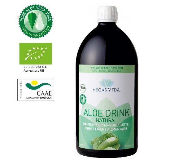 Aloe Drink Natural in schwarzer Flasche mit weißem Deckel. Etikett mit Logo, Text und Bio-Siegeln.