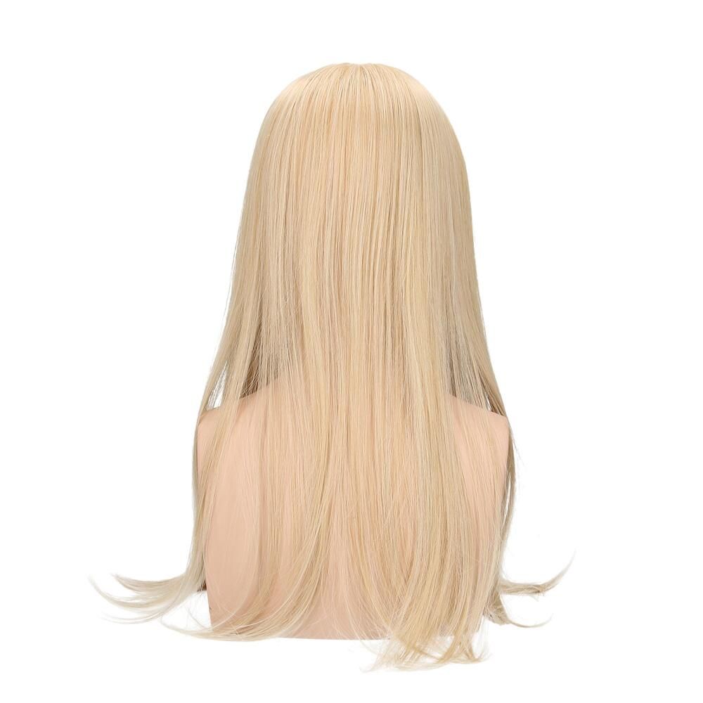 Blond gefärbtes Haarteil auf einem Schaufensterkopf. Rückansicht. Lange, glatte Haare.