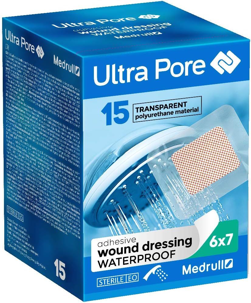 Blauwe Verpackung mit 15 wasserfesten Wundpflastern. Aufdruck: Ultra Pore, Medrull, 6x7 cm, transparentes Material.