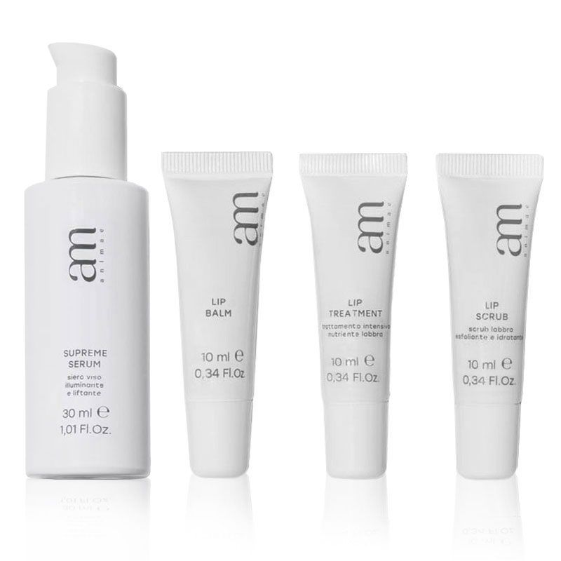 Set di quattro prodotti bianchi. Include Supreme Serum, Lip Balm, Lip Treatment e Lip Scrub. Tutti con il logo "am".