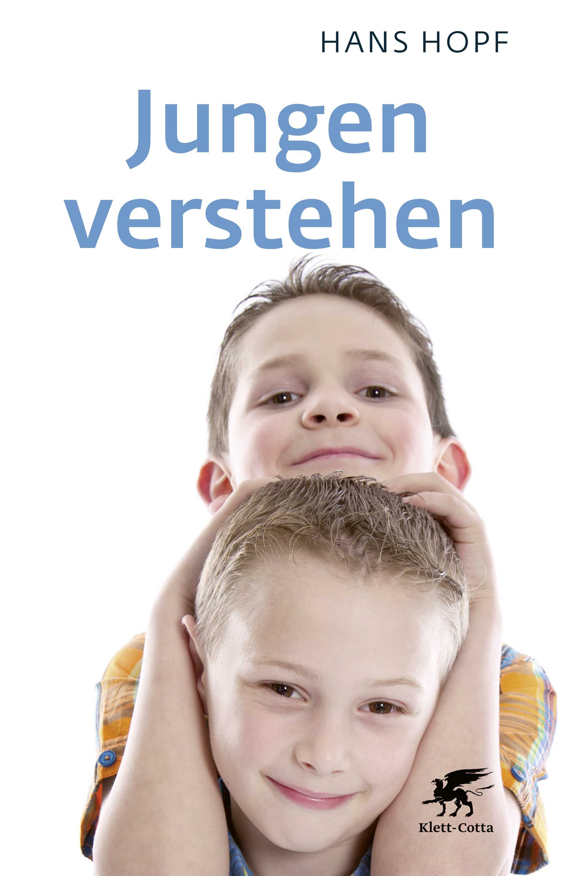 Buchcover mit Titel "Jungen verstehen" und Autor Hans Hopf. Zwei Jungen umarmen sich. Logo Klett-Cotta.