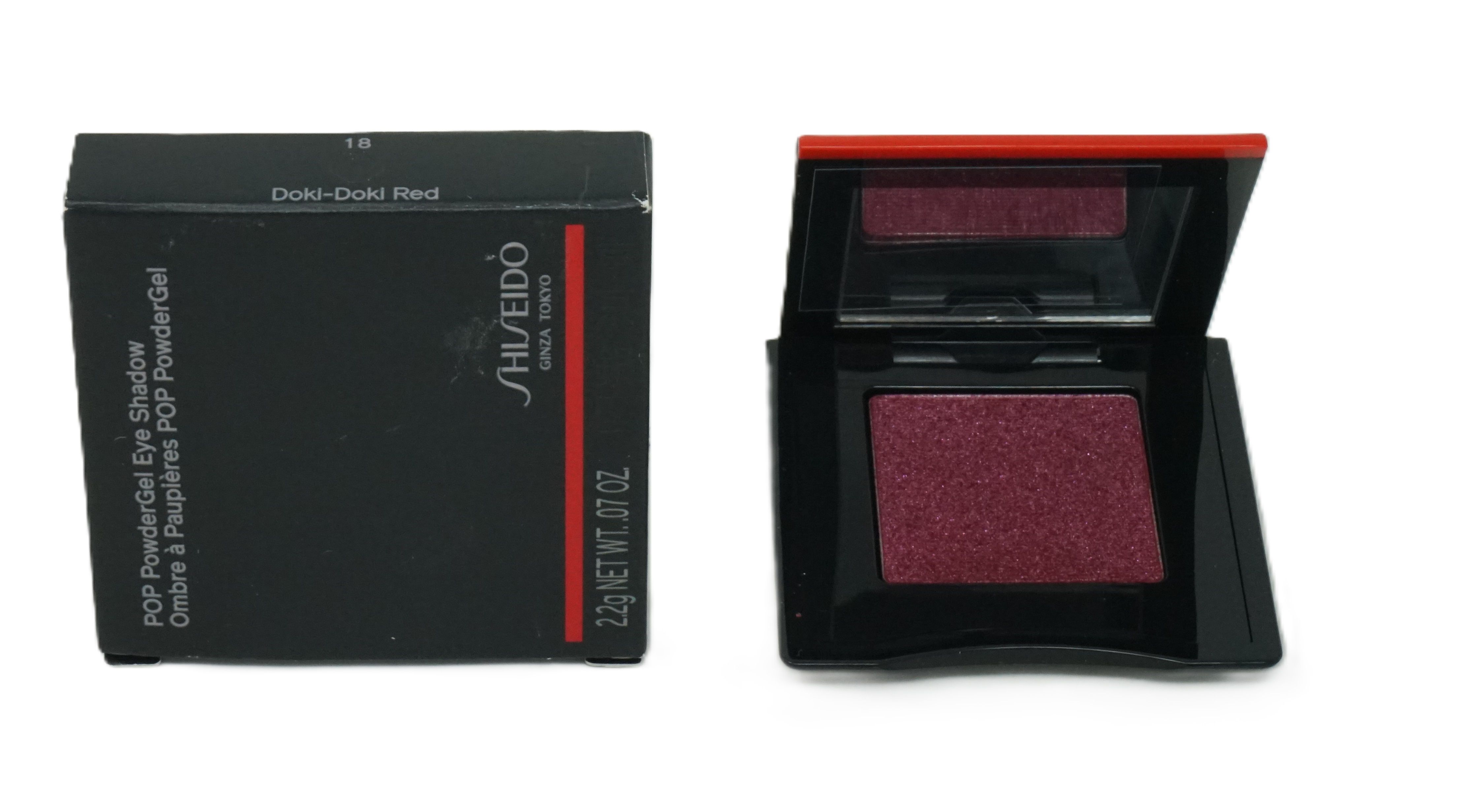 Schwarze Verpackung und offener Kosmetikbehälter. Roter Lidschatten. Shiseido-Logo und Produktbezeichnung.