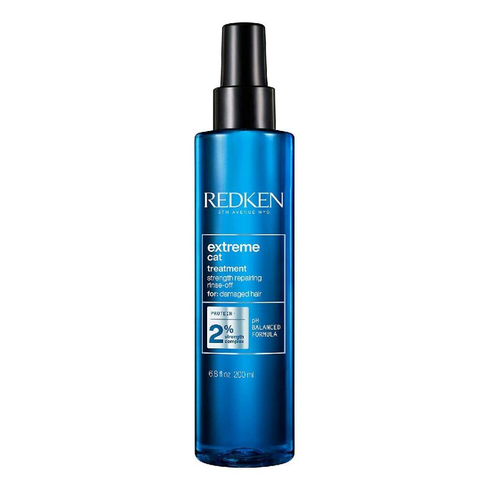 Blaue Sprühflasche mit schwarzem Sprühkopf. Aufschrift: Redken, extreme cat, treatment. Enthält 2% Protein. pH-ausgeglichene Formel.
