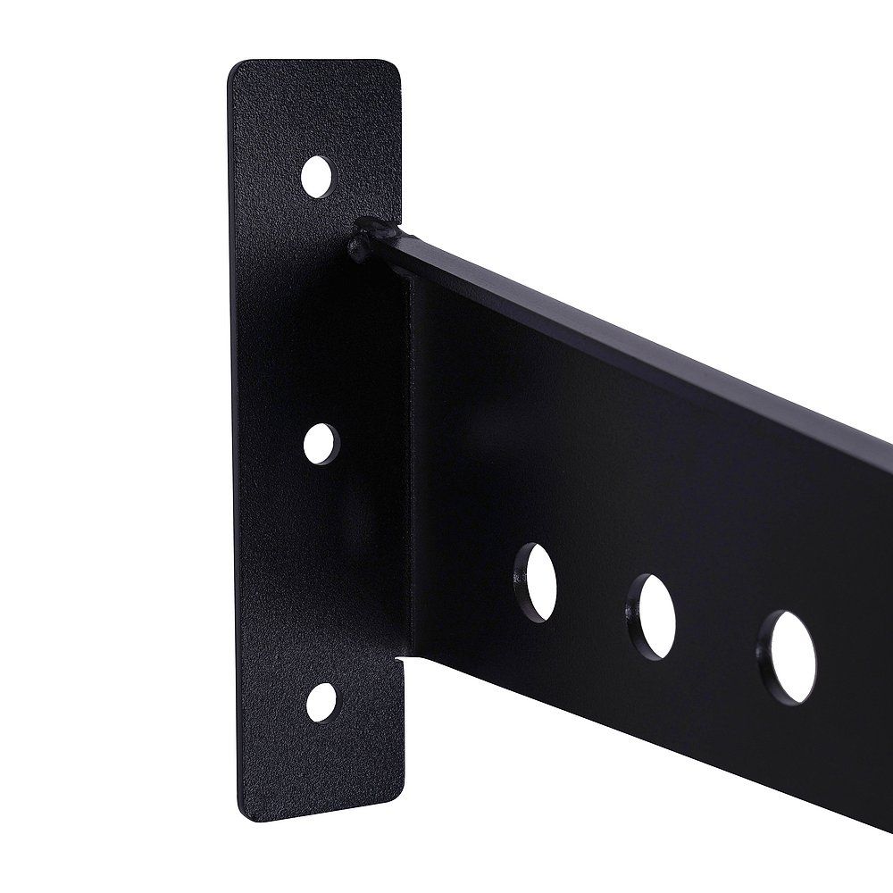 Schwarze Wandhalterung mit mehreren Bohrlöchern für Klimmzugstange.