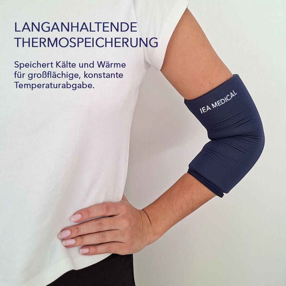 Person mit blauem Kühlmanschette am Arm. Text: IEA MEDICAL.