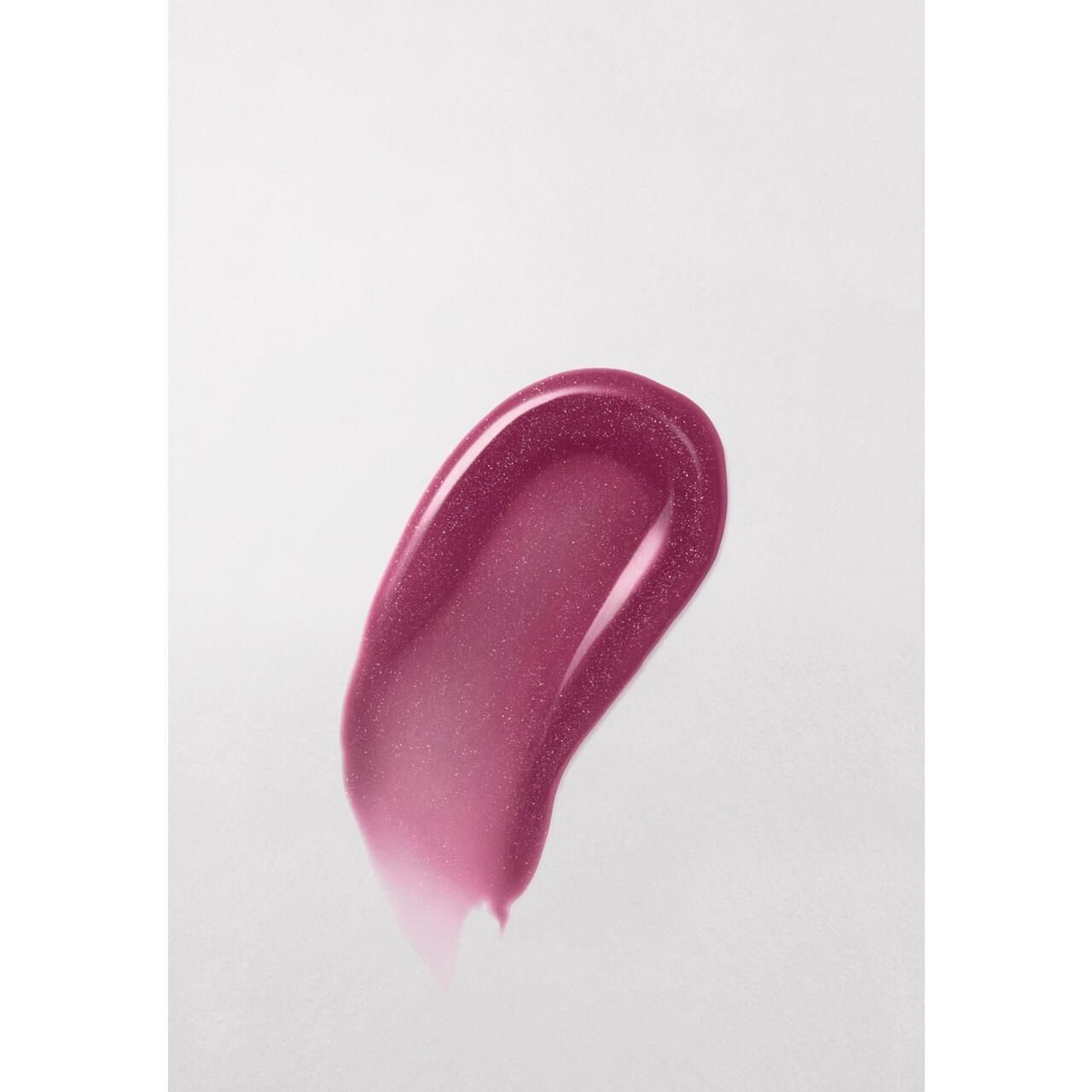 Ausgestrichener Lippenbalsam in Rot auf weißem Hintergrund.