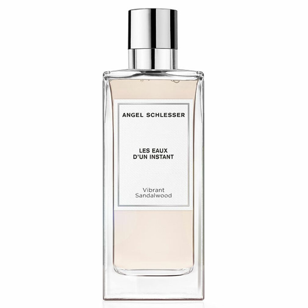 Rechteckiger Flakon mit silbernem Verschluss. Auf dem Etikett steht "Angel Schlesser Les Eaux d'Un Instant Vibrant Sandalwood".