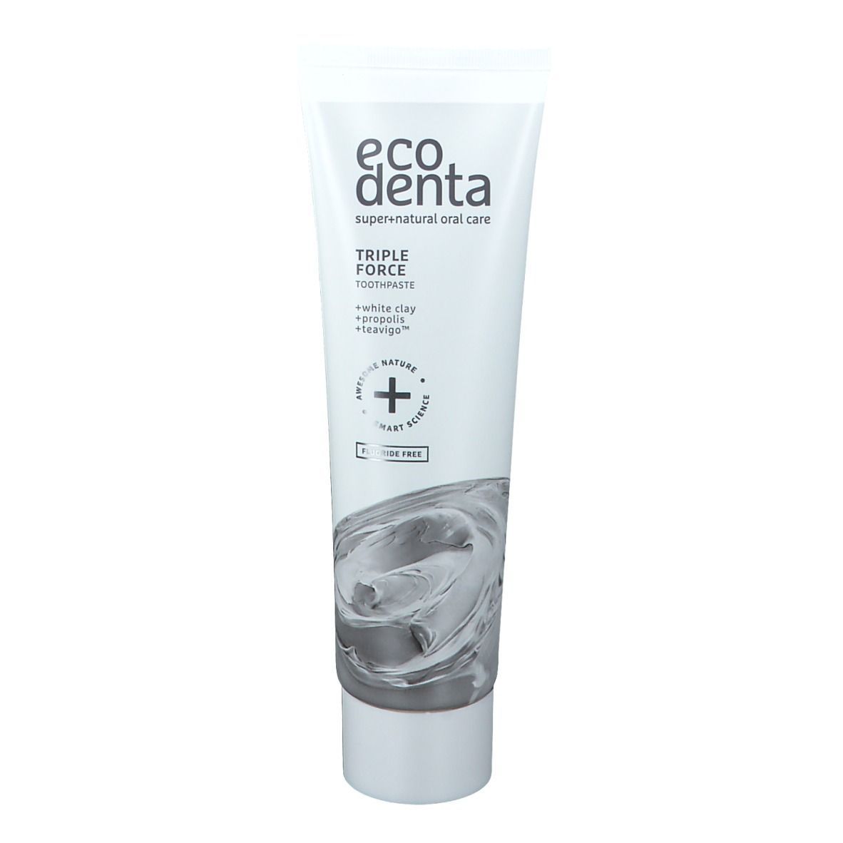 Witte tandpastatube met zwarte inhoud. Opschrift: ecodenta, Triple Force, + white clay, propolis, teavigo. Fluoridevrij.