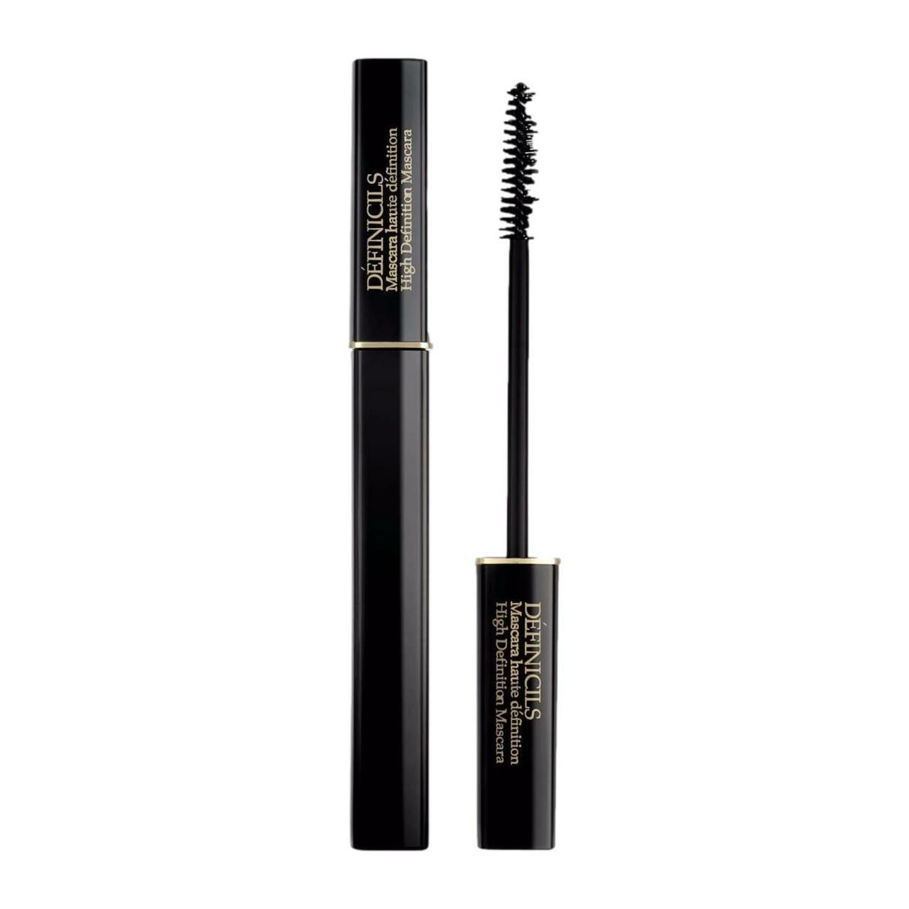 Schwarze Mascarabürste neben schwarzer Mascarahülse. Aufschrift: Définicils High Definition Mascara.