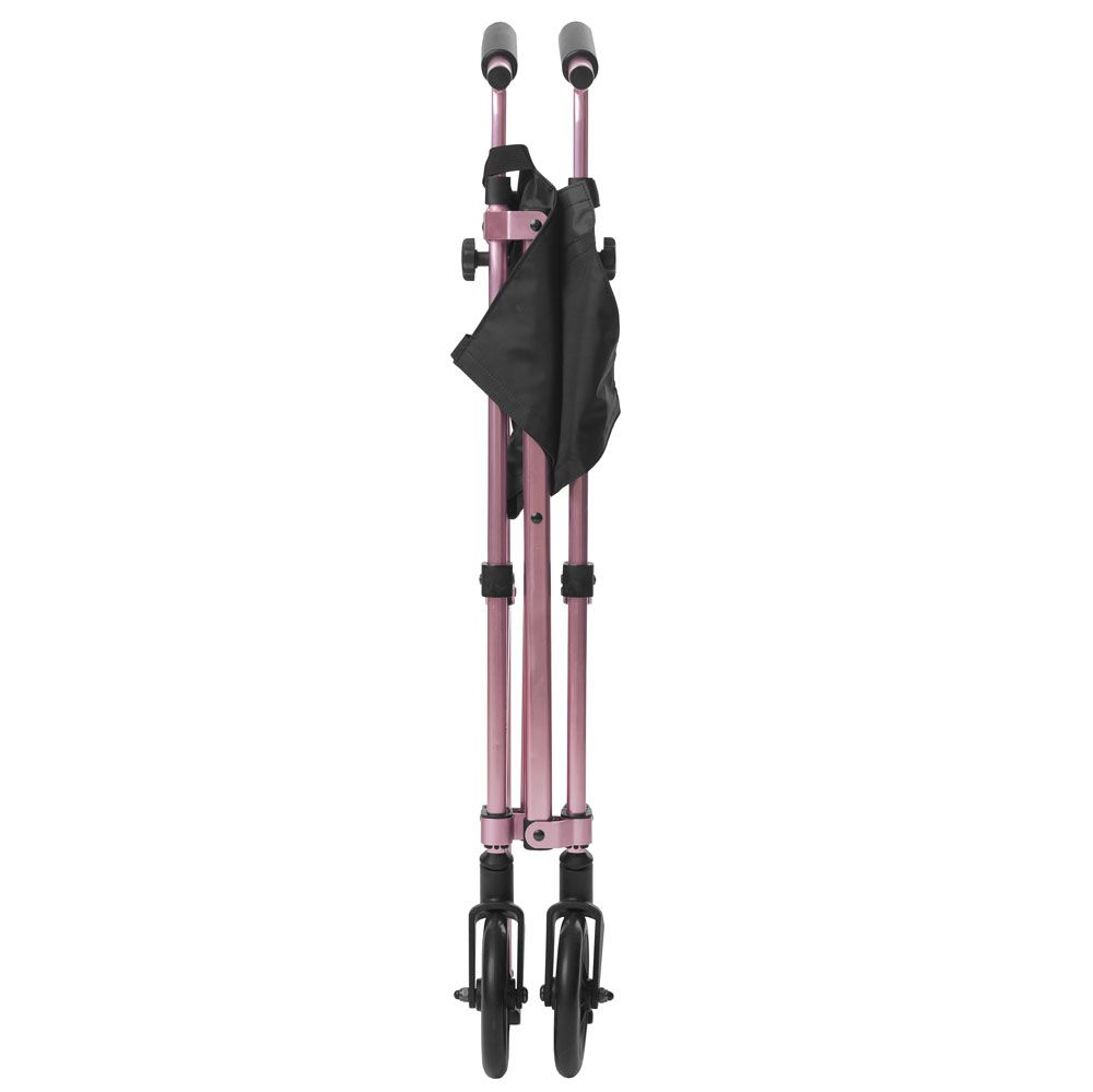Zusammengeklapptes Gehgestell, rosa. Schwarze Räder und Griffe. Vertikale Ansicht.