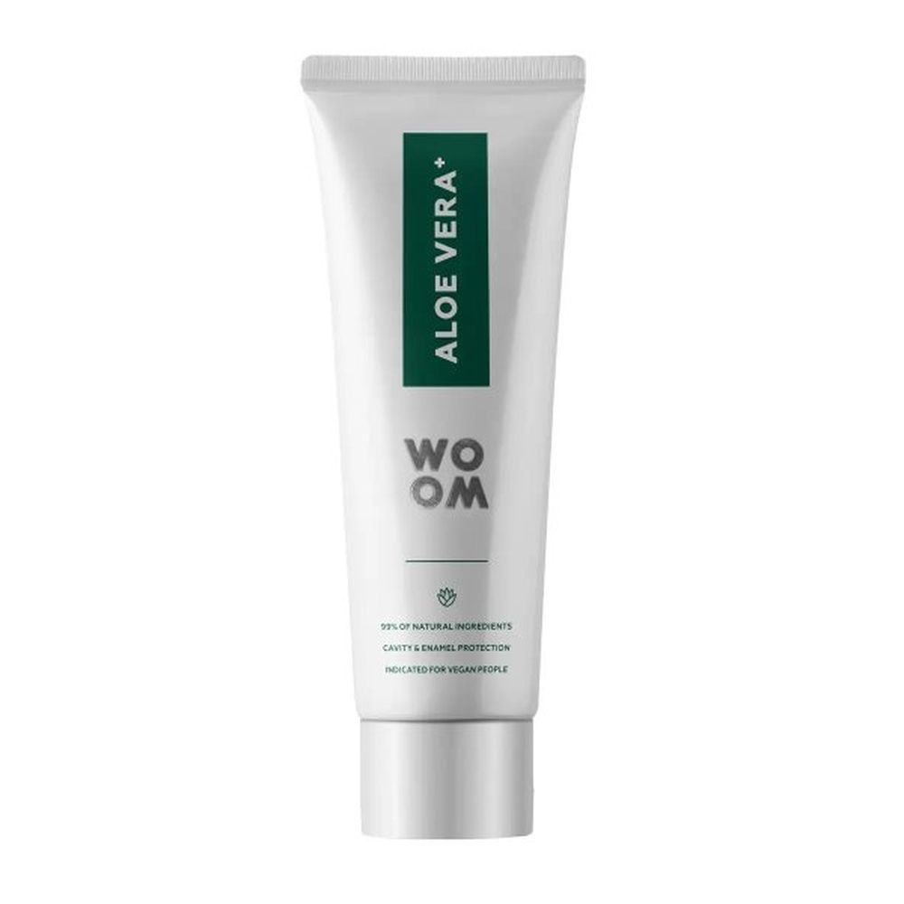 Zahnpasta-Tube, weiß, mit grünem Streifen und Schriftzug ALOE VERA+. Darunter WOOM und weitere Angaben.