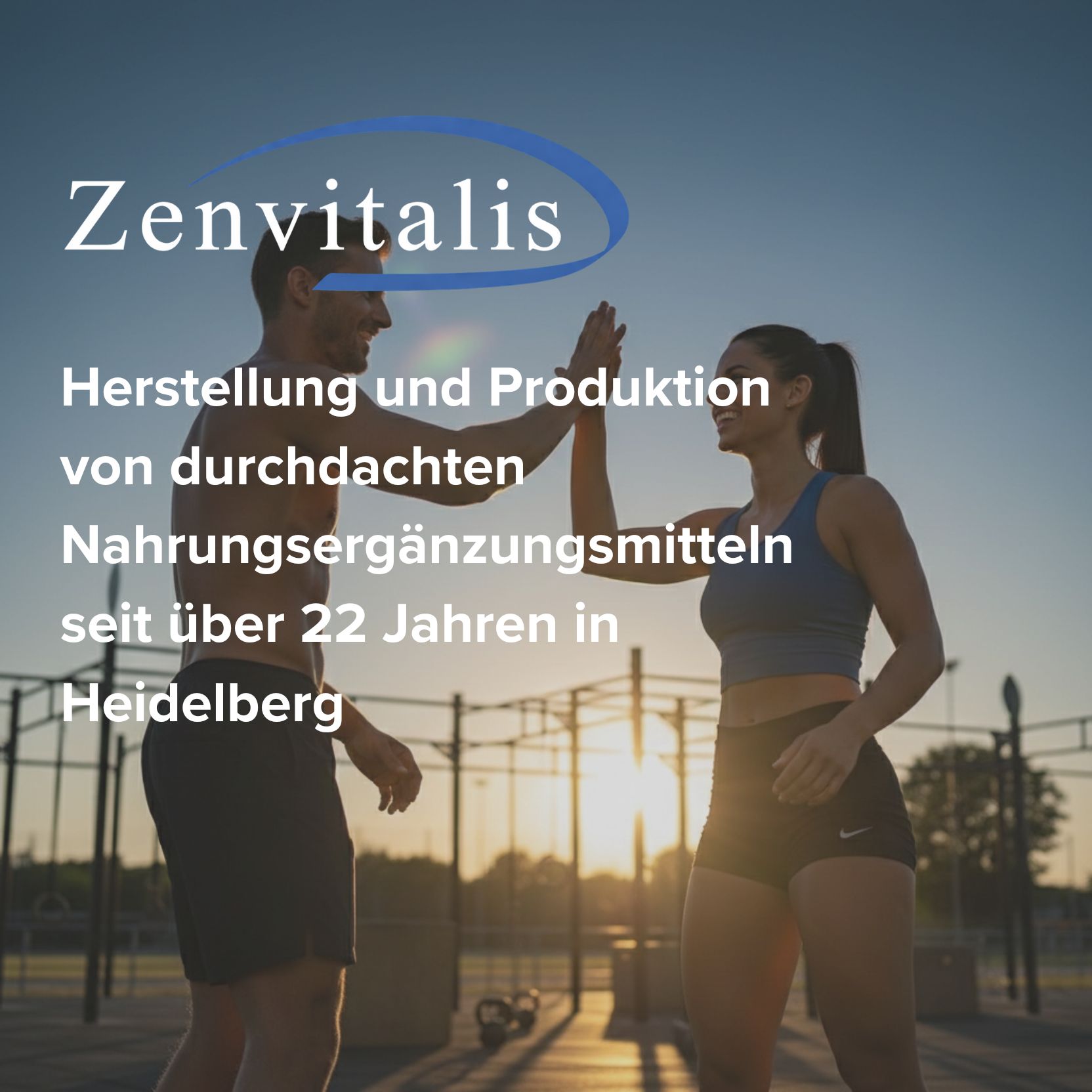 Zwei Personen geben sich High Five. Text: Zenvitalis. Herstellung und Produktion von durchdachten Nahrungsergänzungsmitteln seit über 22 Jahren in Heidelberg.