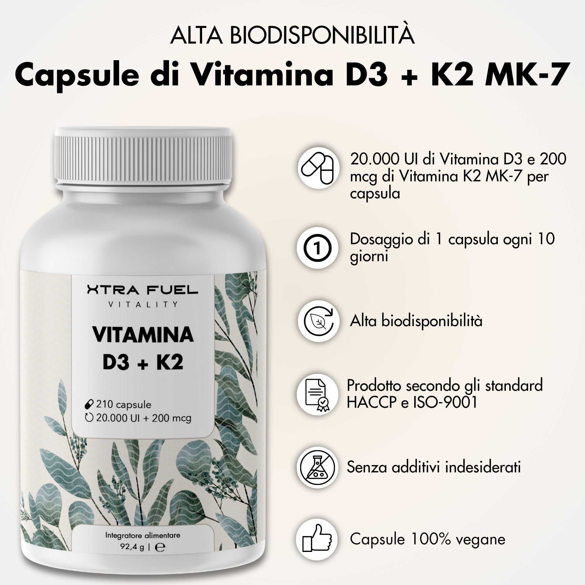 Flacone XTRA FUEL Vitamina D3 + K2. Scritta: 210 capsule, 20.000 UI + 200 mcg. Icone: 20.000 UI Vitamina D3 e 200 mcg K2 MK-7 per capsula.