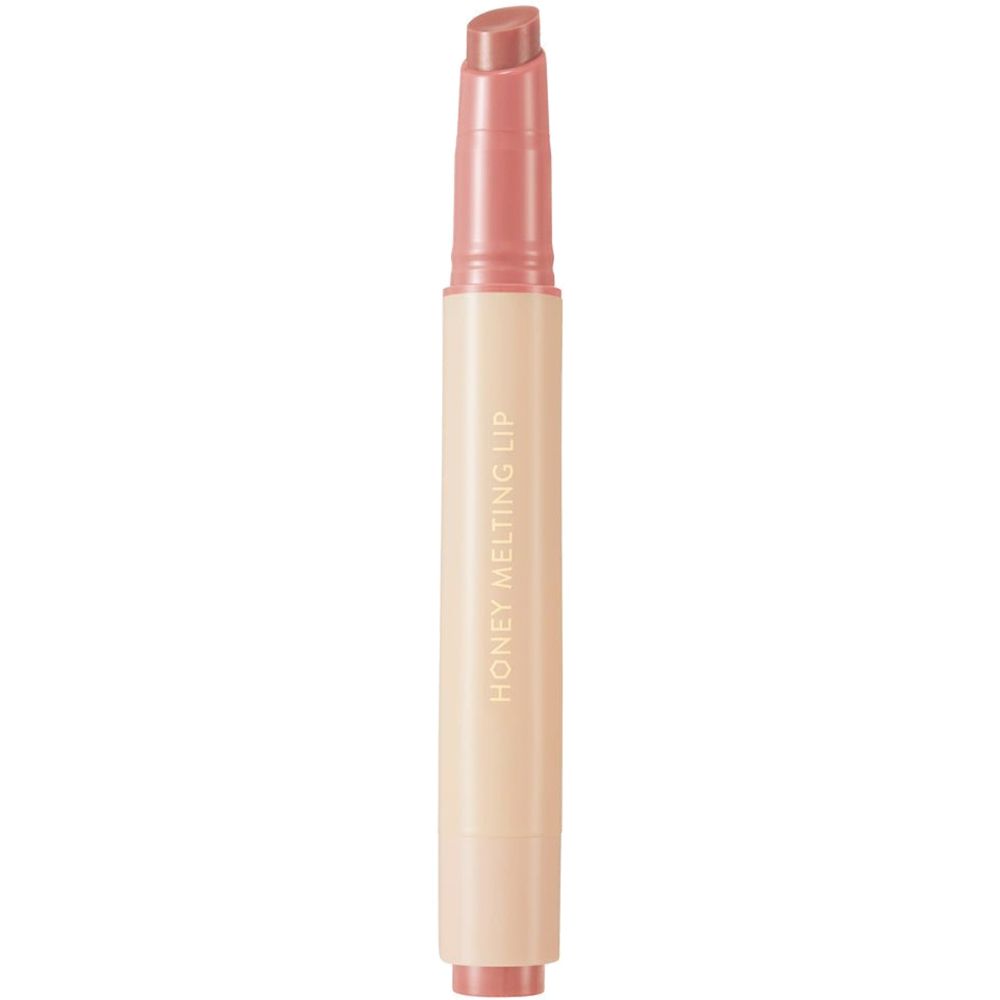Lippenstift in Stiftform. Beige-rosa Hülse mit rosafarbenem Lippenstift. Aufschrift: HONEY MELTING LIP.