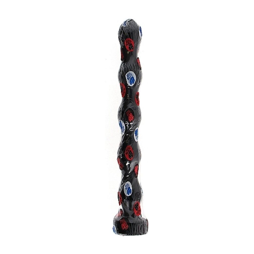 Schwarzer Dildo mit roten und blauen Akzenten. Längliche Form mit unregelmäßiger Oberfläche. Auf weißem Hintergrund.