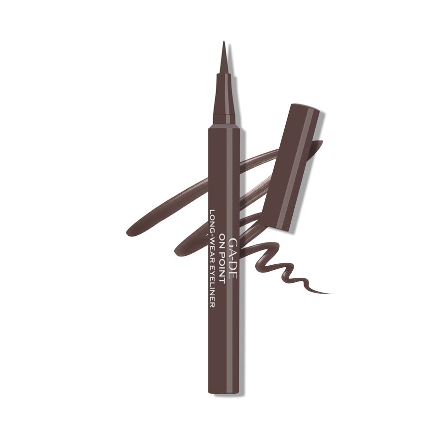 Brauner flüssiger Eyeliner-Stift mit spitzem Applikator und Kappe. Text auf dem Stift: GA-DE ON POINT LONG-WEAR EYELINER.